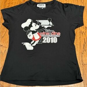 runDisney Inaugural Wine and Dine half marathon Disney World shirt women’s med